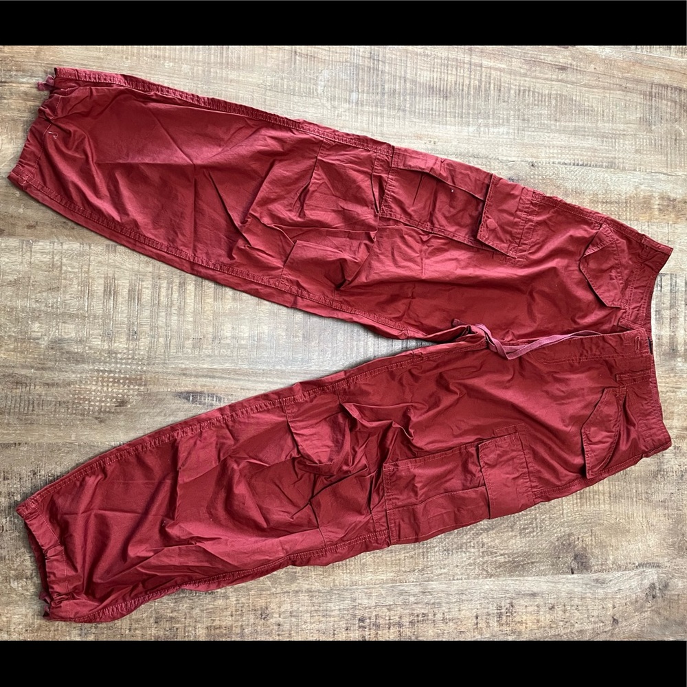 Unisex BDG baggy fit cargo pants. Tie waist and ankles. - Picture 2 of 5